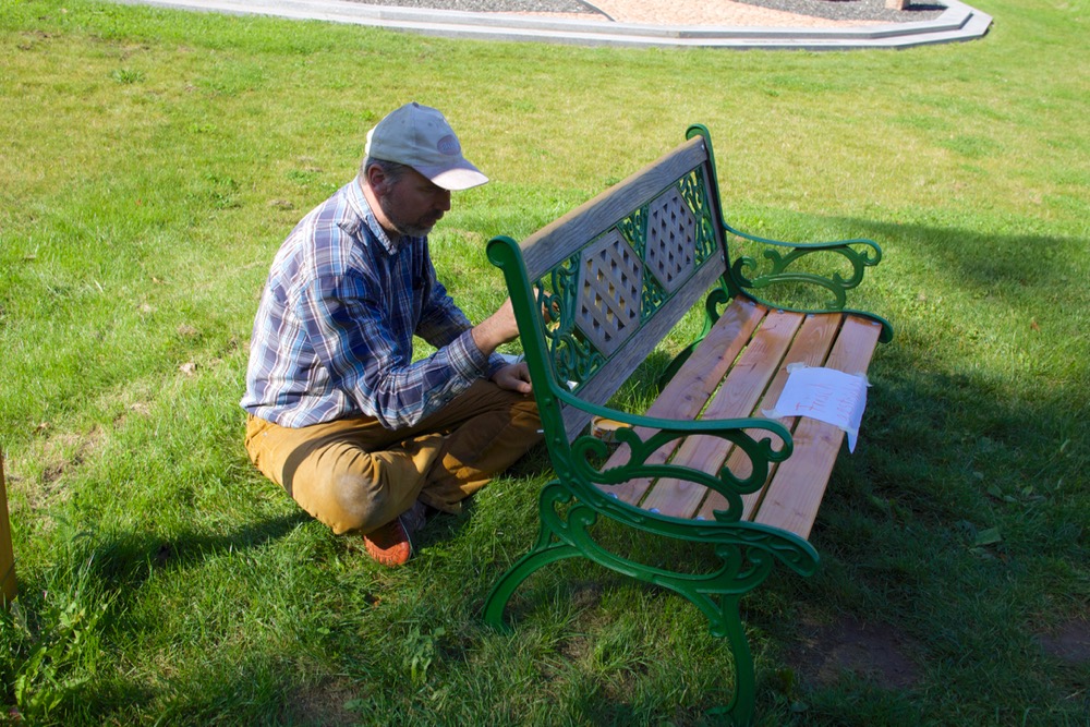 I renovate the old benches