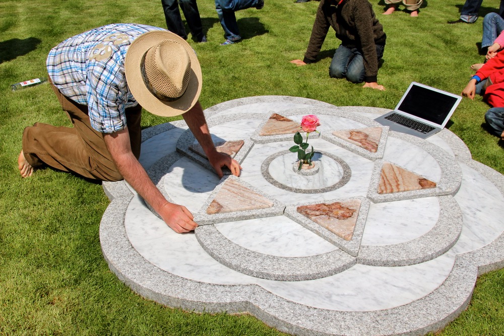 Thomas Zieringer legt den Stern fertig