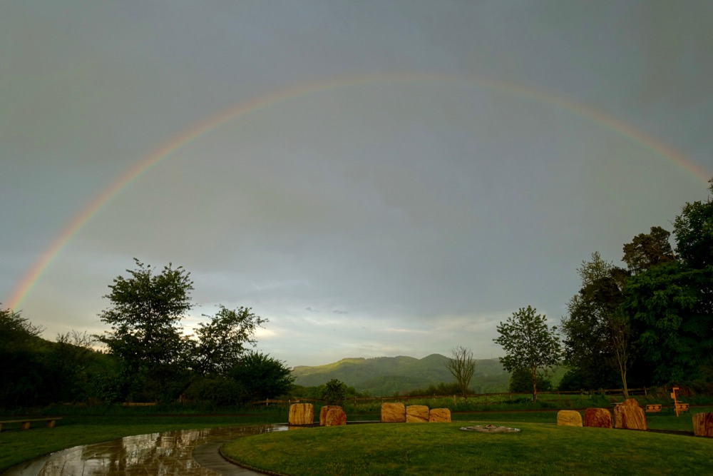 Regenbogen über dem Garten der Freiheit